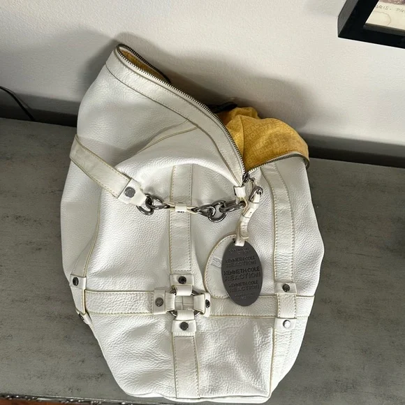 Kenneth Cole Reaction White Genuine Leather Bag.